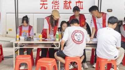 我校“汇聚青春正能量，无偿献血传爱心”主题献血活动 圆满完成